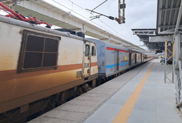 પશ્ચિમ રેલવેના વડોદરા વિભાગમાં પ્રતાપનગર–જોબટ અને આણંદ–ગોધરા સેકશનમાં ટ્રેનોની ગતિમાં વધારો કરાયો | …