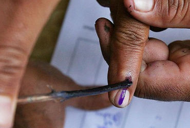 વડોદરામાં ત્રણ જ દિવસમાં ૪૭૦૦૦ જેટલા મતદારોના નામ કમી કરવા ફોર્મ ભરાયા | congress alleged bjp of con…