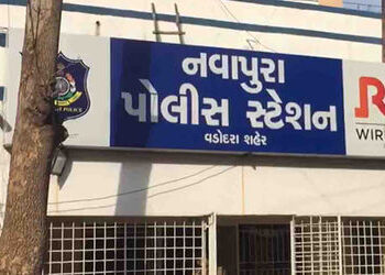 વડોદરામાં નવાપુરા એસએસસીની ઓફિસ નજીક રખડતી બે ગાય છોડાવવા આવેલા ગોપાલકો સામે ફરિયાદ | FIR against co…
