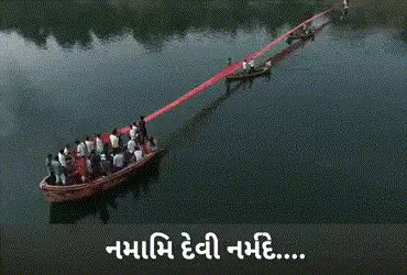 નર્મદા જયંતિએ રેવાના કાંઠે ઉમટ્યો ભક્તિનો મહાસાગર, માંગરોળમાં નદીની મધ્યધારામાં અર્પણ કરાઈ 1500 ફૂટ …