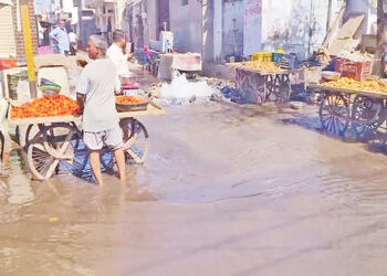 જોરવરનગરમાં પાણીની લાઈનમાં ભંગાણ, હજારો લીટર પાણીનો વેડફાટ | Water line breaks in Jowarnagar thousan…
