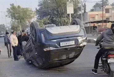 જામનગરમાં રણજીત સાગર રોડ પર ગ્રીન સિટી પાસે બેકાબુ બનેલી કાર પલટી : મોર્નિંગ વોક કરી રહેલા વ્યક્તિને…