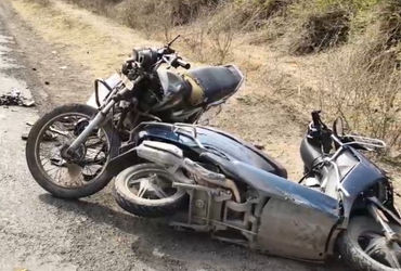 અમરેલી: ધારી-બગસરા રોડ પર બાઈક અને મોપેડ વચ્ચે સામસામે ભયાનક ટક્કર, બેના મોત, ત્રણ ઈજાગ્રસ્ત | Amrel…