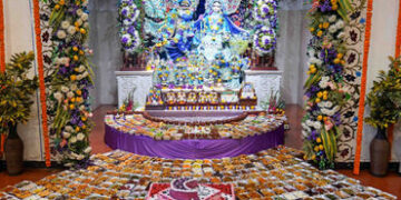 અમદાવાદ: ભાડજ હરેકૃષ્ણ મંદિરે નિત્યાનંદ ત્રિયોદશીની ભવ્ય ઉજવણી, પ્રભુને ધરાવાયો 108 વાનગીઓનો અન્નકૂટ…