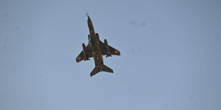 ભારતીય વાયુસેનાના વિરોએ પોખરણમાં પ્રદર્શન દ્વારા પ્રચંડ પ્રખર શક્તિનો આપ્યો પરચો