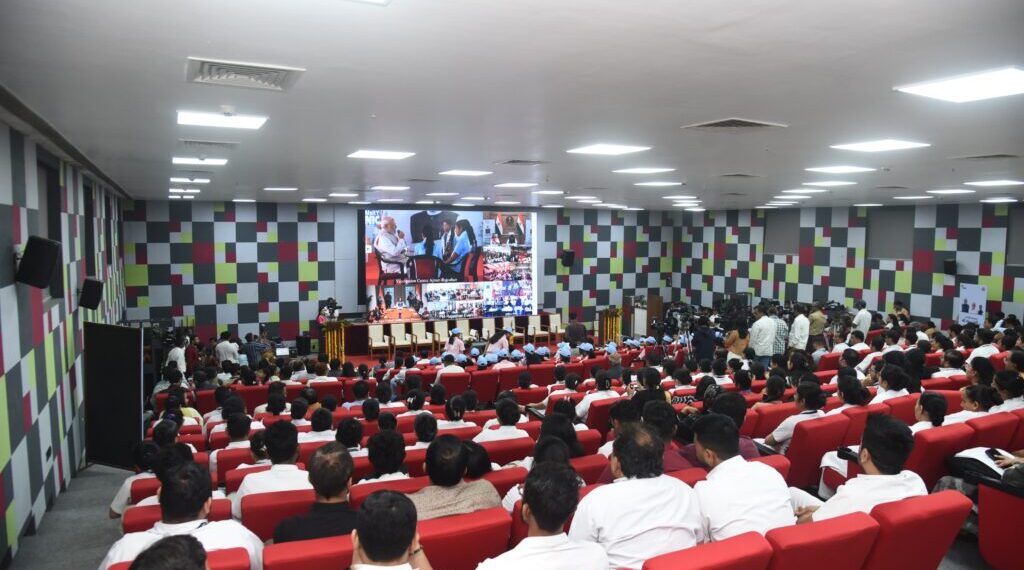 મુખ્યમંત્રી શ્રી ભુપેન્દ્ર પટેલે અમદાવાદ સોલા સિવિલ હોસ્પિટલથી નિ:શુલ્ક HPV રસીકરણ મહાઅભિયાનનો રાજ્ય…