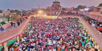 નડિયાદમાં આજે માઘી પૂનમે સંતરામ મંદિરમાં સાકરવર્ષા | Sugar rain at Santram Temple in Nadiad today on…