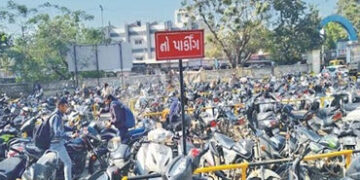 જામનગરની સરકારી જીજી હોસ્પિટલના પરિસરમાં આડેધડ વાહન પાર્કિંગથી વકરતી સમસ્યા | Problem of vehicle par…