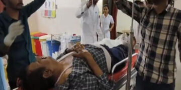 લીંબડી ડેપોમાં મુસાફરના પગ પર બસ ફરી વળતા કચ્ચરઘાણ નીકળ્યો | A bus rolled over a passenger’s foot at…