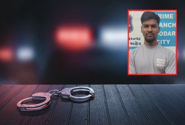 વડોદરા પોલીસની નજરથી બચવા એમ્બ્યુલન્સમાં દારૂની હેરાફેરી કરનાર ખેપીઓ પકડાયો | A smuggler who smuggle…