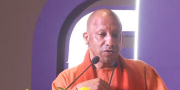 VIDEO: ‘અમે પણ પોલીસને પિસ્તોલ આપી છે, જો ગોળી ના મારે, તો શું ખાય?’, એન્કાઉન્ટર પર બોલ્યા CM યોગી |…
