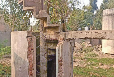 ખોડુ ગામમાં 50 વર્ષ જૂની પાણીની ટાંકી જર્જરિત, પોપડા ખરતા દુર્ઘટનાનો ભય | 50 year old water tank in …