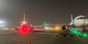 એર ઈન્ડિયા અને ઈન્ડિગો વિમાનની પાંખો વચ્ચે ટક્કર, મુંબઈ એરપોર્ટ પર મોટી દુર્ઘટના ટળી | wings of air …