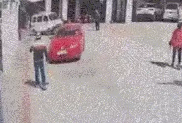 અમદાવાદના સાયન્સ સિટીમાં સગીરે પૂરપાટ ઝડપે કાર હંકારી યુવકને ઉડાવ્યો, ઘટના સીસીટીવીમાં કેદ | Ahmedab…