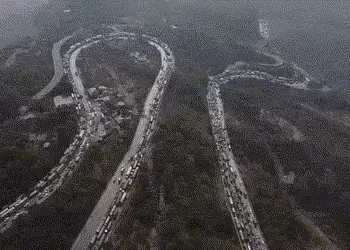 મુંબઈ-પુણે એક્સપ્રેસ વે પર 25 કલાકથી ભયાનક ટ્રાફિક જામ, સુરંગ નજીક ગેસ ટેન્કર પલટતા હજારો વાહનો ફસાય…