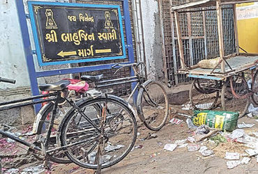 લીંબડીના બાહેલાપરામાં ગંદકીના ગંજથી પાલિકા તંત્રની સામે રોષ | Anger against the municipal administra…