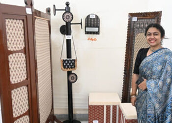 કચ્છની 12 હસ્તકલાઓનો ઉપયોગ કરીને ઘરનું ઈન્ટિરિયર ડિઝાઈન કર્યું | interior designing by using traditi…