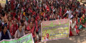 વેતન વધારાની માંગ સાથે આંગણવાડી મહિલા કાર્યકરોની રાજકોટમાં રેલી | Anganwadi women workers hold rally…