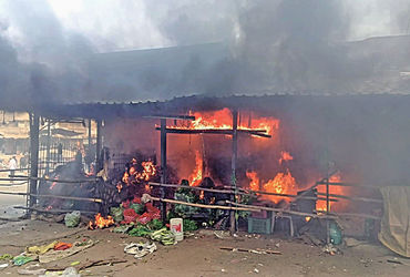 નડિયાદના સંતરામ શાકભાજી સબ માર્કેટ – યાર્ડમાં ભીષણ આગ : લાખોનું નુકસાન | Massive fire breaks out in …