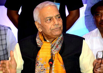 હવે બધું અમેરિકા જ નક્કી કરશે, ભારતની વિદેશ નીતિ ગીરવે મૂકાઇ, પૂર્વ નાણામંત્રીના ચાબખાં | yashwant s…