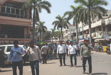 વડોદરામાં હવે, ઠંડીની વિદાય નિશ્ચિત : બપોરે ગરમીનો અહેસાસ થતાં લોકો એસી, પંખા ચલાવવા માટે મજબૂર | Pe…