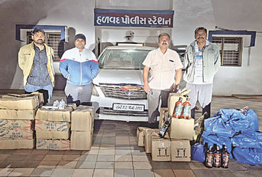 ચરાડવા-દેવળિયા રોડ પર કારમાંથી રૃ 3.98 લાખનો દારૃ ઝડપાયો | Liquor worth Rs 3 98 lakh seized from car…