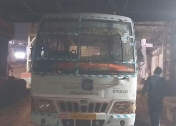 વડોદરામાં અલકાપુરી ગરનાળામાં પોલીસ બસ ફસાતા બંને તરફ ભારે ટ્રાફિક જામ | Heavy traffic jam on both si…