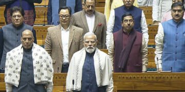 ‘વંદે માતરમ્’ માટે નવા નિયમો જાહેર: રાષ્ટ્રગાન પહેલાં ગાવું પડશે રાષ્ટ્રગીત, ઊભા થવું ફરજિયાત | New …