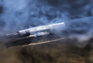 વિદેશી કંપનીઓને ઝટકો: ભારતમાં ઈ-સિગારેટ અને હીટેડ તમાકુ ઉત્પાદનો પરનો પ્રતિબંધ નહીં હટે | india reje…