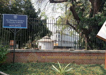 યુનિ.ના પીઆરઓની ભાજપમાં મહામંત્રી તરીકે નિમણૂકથી વિવાદ | msu office appointed as bjp office bearer