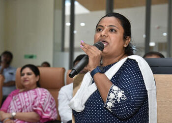 સુરતમાં કચરા કૌભાંડ વચ્ચે SMCના ડે.કમિશનરનું રાજીનામું, વિપક્ષે તપાસની માગ ઉઠાવી | Surat Municipal C…