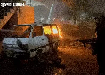 અમરેલીના જેસીંગપરામાં ઘર પાસે પાર્ક કરેલી કારમાં અચાનક આગ ભભૂકી, 4 લોકો દાઝ્યા | parked car suddenly…