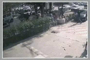 અમદાવાદના હાથીજણમાં અસામાજિક તત્ત્વો બેફામ, દ્રશ્ય ગોસ્વામીના સાગરિતોનો હુમલો | Law & Order Concern …