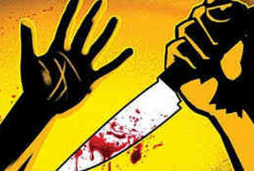 રીક્ષા ચાલકને છરીના ઘા ઝીંકી શખ્સે રોકડ રકમની લૂંટ ચલાવી | Man stabs rickshaw driver robs him of cas…