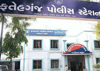 મહિલા શિવજી કી સવારી જોવા રહ્યાને ગઠિયો ગળામાંથી સોનાની ચેન સરકાવી ફરાર..!! | chain snatching incide…