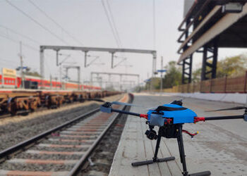 પશ્વિમ રેલવેમાં પ્રથમવાર હવે ડ્રોન આધારિત લાઈવ -લાઈન ઓ.એચ.ઈ. મોનિટરિંગ કરાશે | For the first time dr…