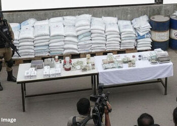 ડ્રગ્સ માફિયાઓ બેફામ? ગુજરાતમાં એક જ વર્ષમાં રૂ.2240 કરોડનું સિન્થેટિક ડ્રગ્સ ઝડપાયું | Gujarat Crac…