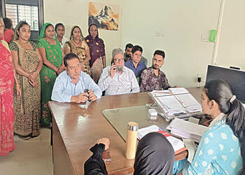 ધોળકા પાલિકા કચેરીમાં પાણી પ્રશ્ને મહિલાઓનો હલ્લાબોલ | Women uproar over water issue at Dholka Munic…