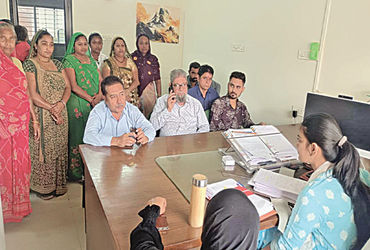 ધોળકા પાલિકા કચેરીમાં પાણી પ્રશ્ને મહિલાઓનો હલ્લાબોલ | Women uproar over water issue at Dholka Munic…