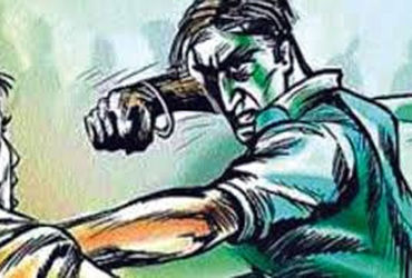 રિકવરી એજન્ટોની ગુંડાગીરી : ચડત હપ્તા વસૂલવા વેપારી પર હુમલો | Hooliganism by recovery agents: Attac…