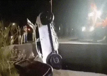 મથુરામાં ભીષણ અકસ્માત, કાર નહેરમાં ખાબકતાં લગ્નમાંથી પાછા આવતાં 4 મિત્રોના કરુણ મોત | Mathura Accide…