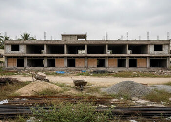 વડોદરા: બિલ્ડરે 10 દુકાનના બુકિંગ પેટે 2.28 કરોડ રૂપિયા લઇ પજેસન આપ્યું નહીં | Vadodara: Builder too…