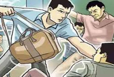 ઓઢવમાં અકસ્માતના બહાને બે વેપારીને માર મારી રૃા. ૪.૫૦ લાખ લૂંટી લીધા | Iwe 4 50 lakh ra angei seni e…