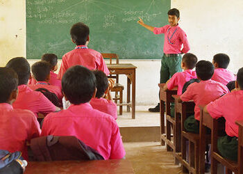 ગુજરાતમાં શિક્ષણની અવદશા ઉજાગર, નર્મદા જિલ્લામાં 145 શાળાઓમાં એક જ શિક્ષક | narmada district educati…