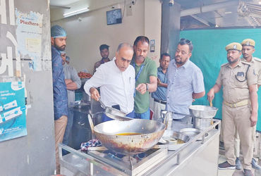 કરમસદ-આણંદ મનપા વિસ્તારમાં 15 એકમોને રૂપિયા 71 હજારનો દંડ કરાયો | 15 units in Karamsad Anand Municip…