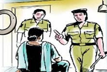 અપટુડેટ મહિલા ચોર પકડાઇ : બે દિવસથી વડોદરાની હોટલમાં ઉતરી હતી | Uptodate female thief caught: She ha…