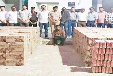 બાલાસિનોરમાંથી ખાતરની આડમાં ટ્રકમાં લઇ જવાતો 45.40 લાખનો દારૂ ઝડપાયો | Liquor worth Rs 45 40 lakhs s…