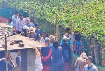 નડિયાદના આનંદપુરા ગામે પૂર્વ અમેરિકી વિદેશ મંત્રી હિલેરી ક્લિન્ટનની મુલાકાત | Former US Secretary of…