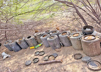 મોટી માલવણમાંથી બે સ્થળેથી દેશી દારૂનો આથો ઝડપાયો