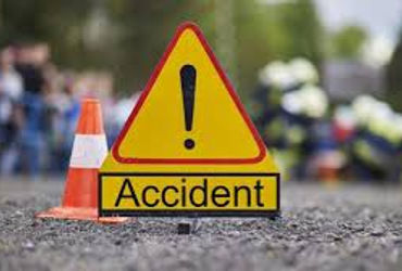 આજવારોડ પર પેટ્રોલ પંપ નજીક કેબીનમાં ઘુસી જતા બાઇક ચાલકનું મોત | Biker dies after collapse in cabin …